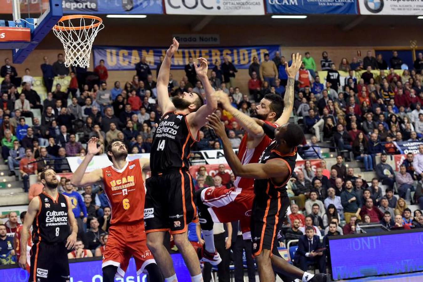 Fotos del partido disputado entre UCAM Murcia y Valencia Basket