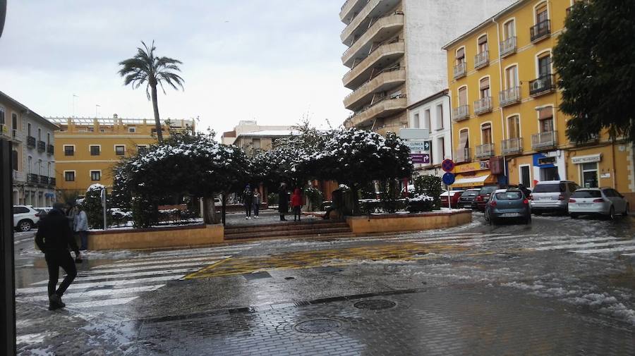 La nieve en Dénia y Xàbia se convierte en hielo