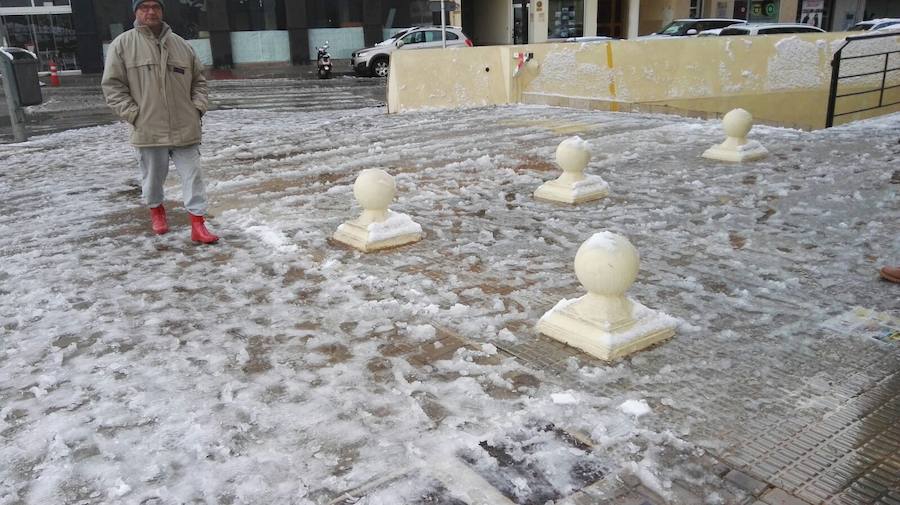 La nieve en Dénia y Xàbia se convierte en hielo