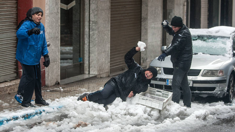 Intensas nevadas en los pueblos del interior