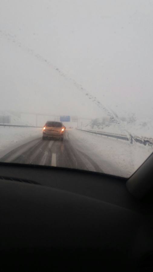 Carreteras con nieve en la Comunitat por el temporal de frío