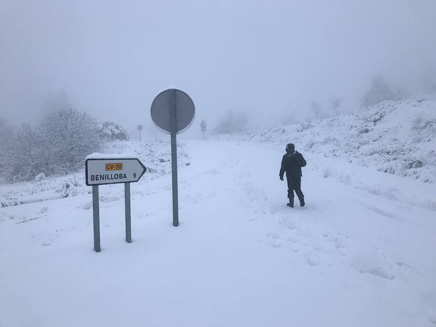 Carreteras con nieve en la Comunitat por el temporal de frío