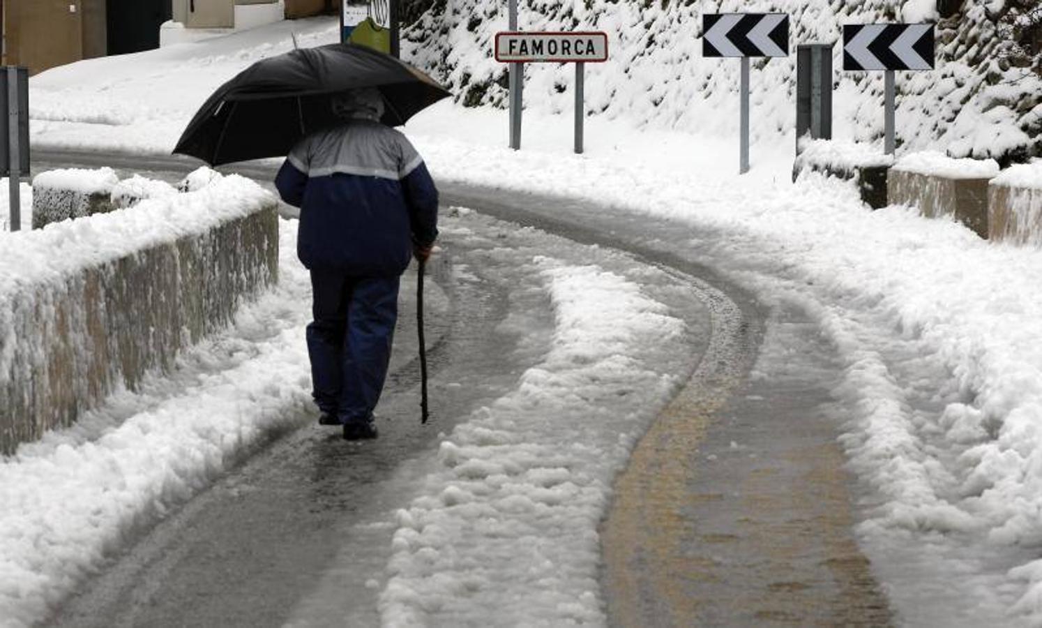 Carreteras con nieve en la Comunitat por el temporal de frío