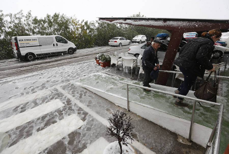 Carreteras con nieve en la Comunitat por el temporal de frío