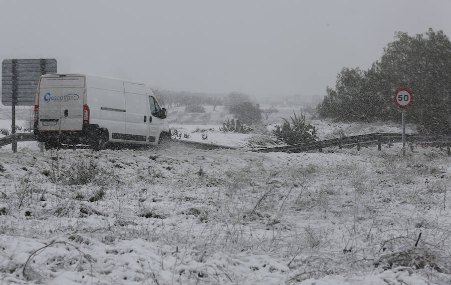 Carreteras con nieve en la Comunitat por el temporal de frío