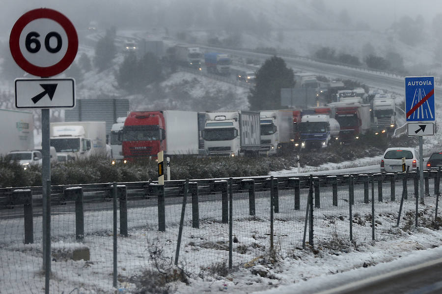 Carreteras con nieve en la Comunitat por el temporal de frío