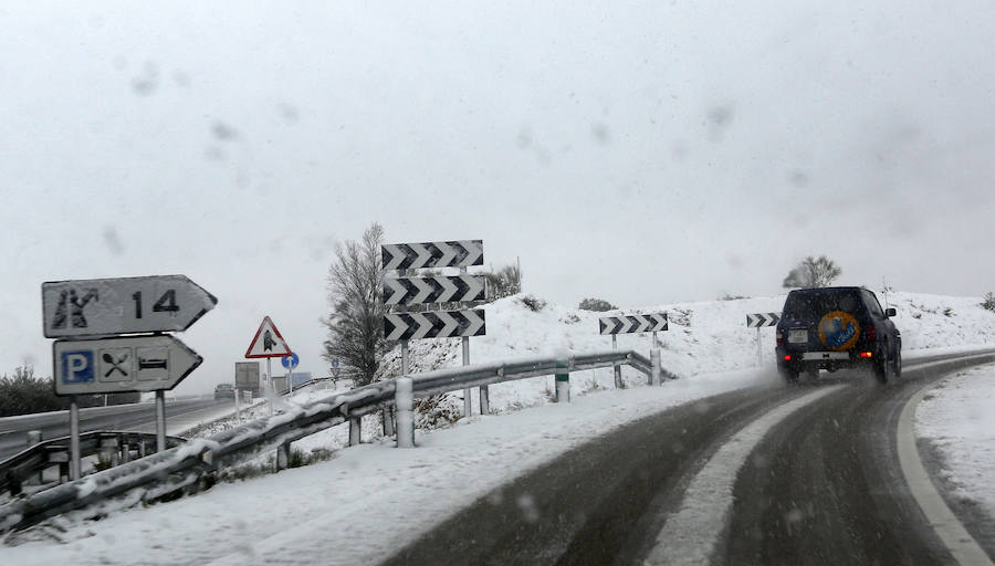 Carreteras con nieve en la Comunitat por el temporal de frío