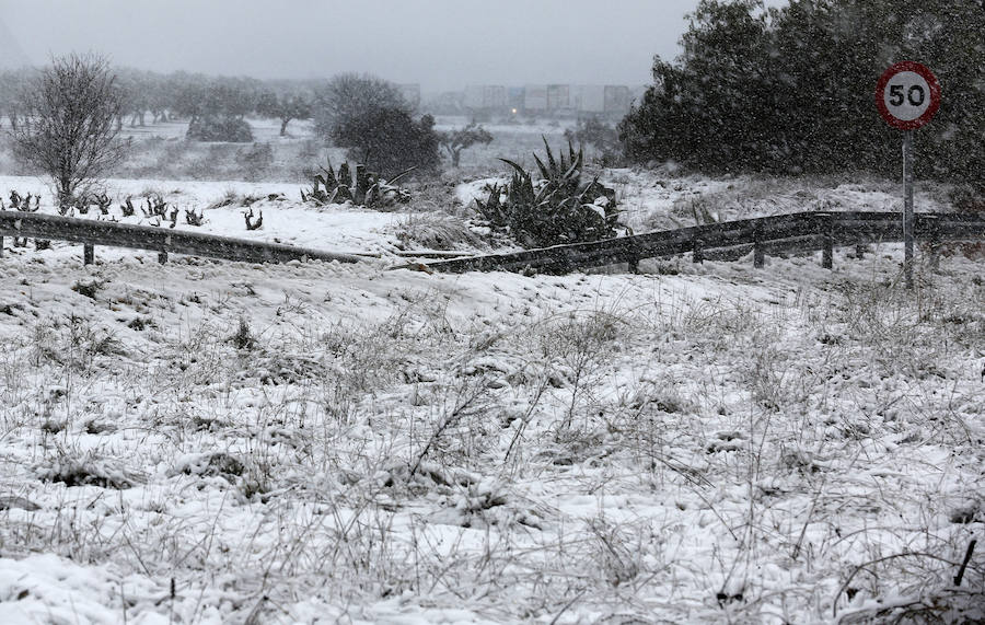 Carreteras con nieve en la Comunitat por el temporal de frío