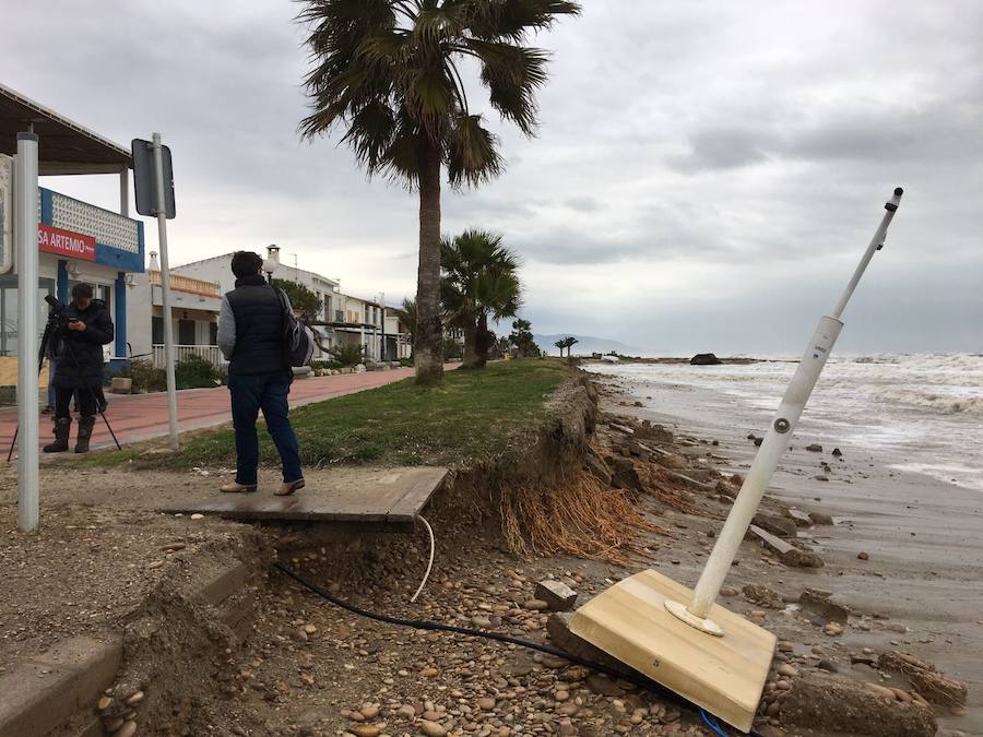 El temporal en el mar destroza paseos y calles en varios municipios de la Comunitat