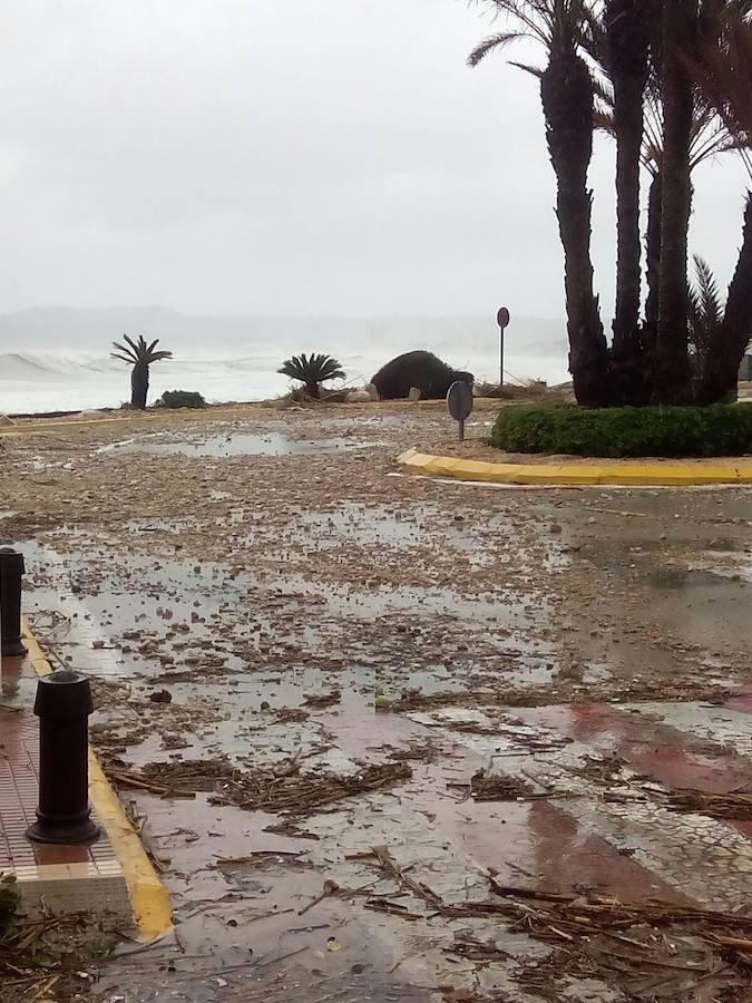 El temporal en el mar destroza paseos y calles en varios municipios de la Comunitat