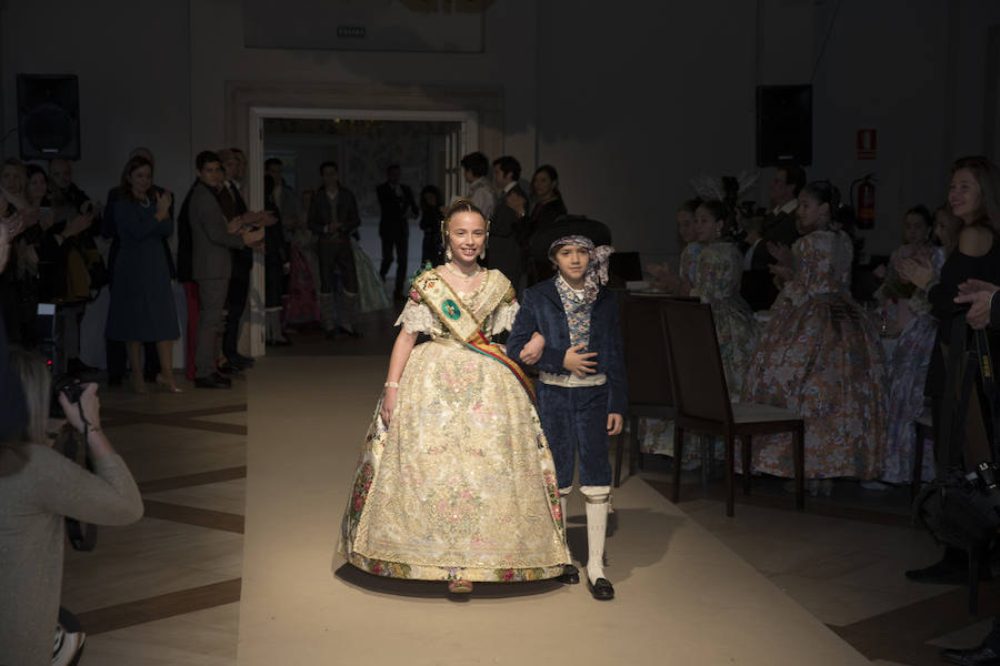 Fotos de la presentación de Mabel Pérez-Manglano, fallera mayor infantil de la Falla Convento Jerusalén