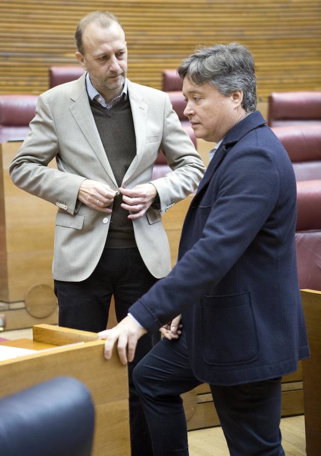 Fotos del pleno de Les Corts