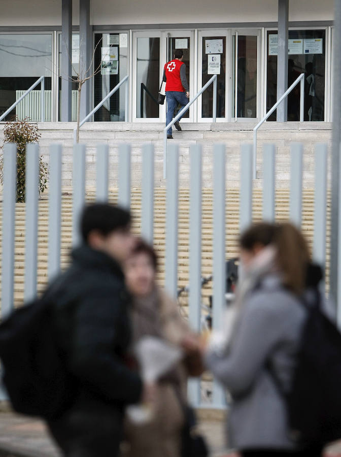 Fotos del instituto de Villena en el que un alumno ha apuñalado a 5 compañeros de clase