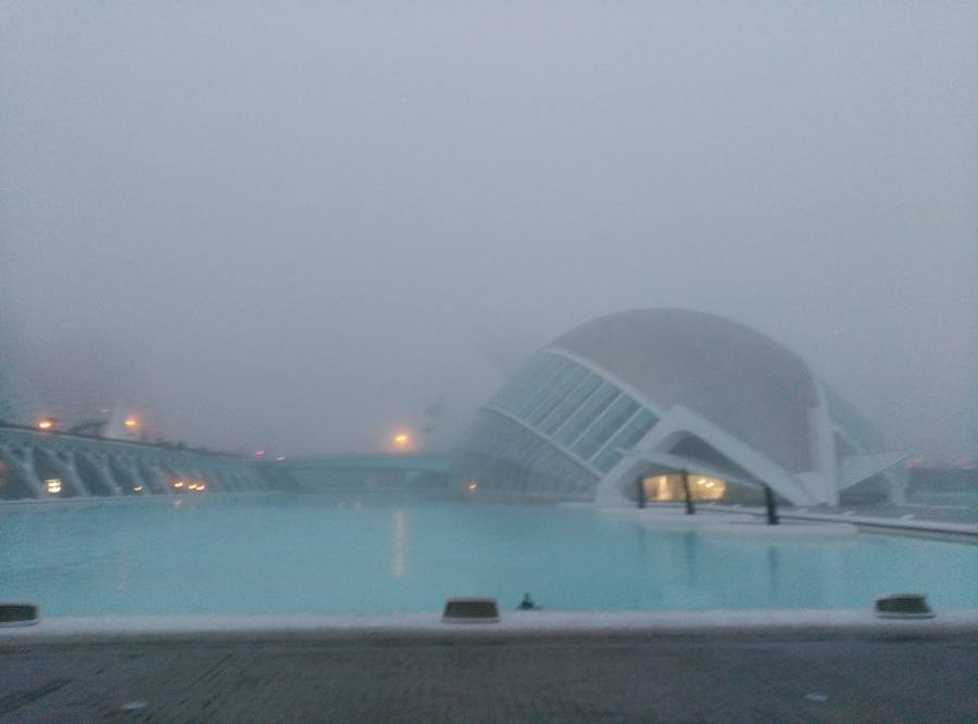 Niebla en la Ciudad de las Artes y de las Ciencias de Valencia