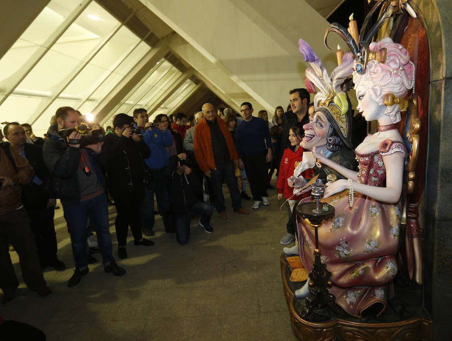 Fotos de la exposición del Ninot Indultat en Valencia