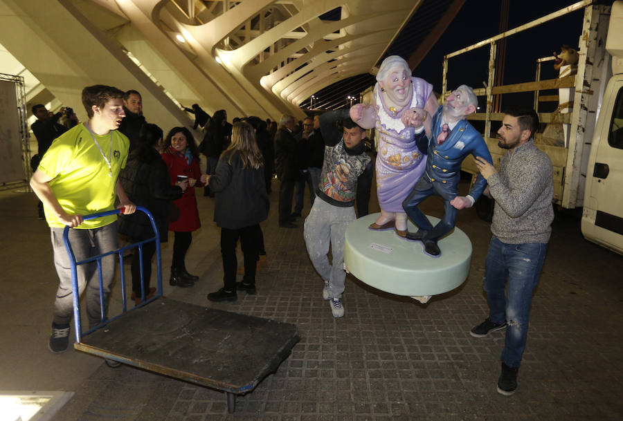 Fotos de los ninots llegando a la Exposición del Ninot 2017