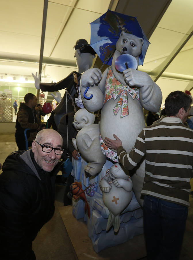 Fotos de los ninots llegando a la Exposición del Ninot 2017