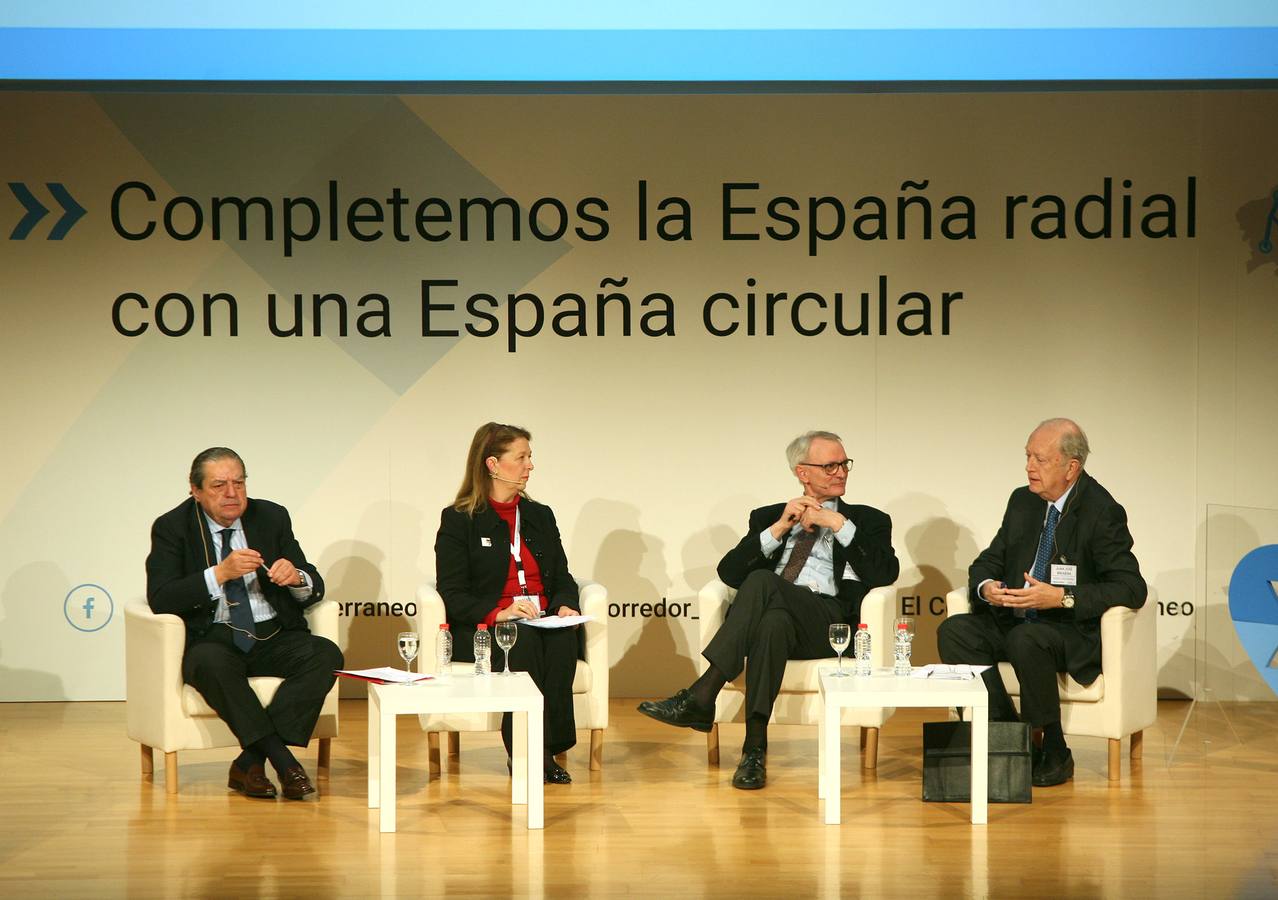 Fotos del encuentro de empresarios valencianos y catalanes a favor del Corredor Mediterráneo