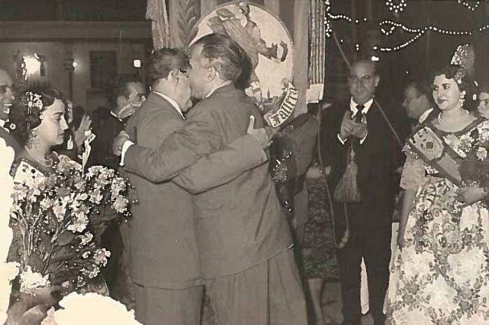 Fotos de las falleras en el Ateneo Mercantil de Valencia