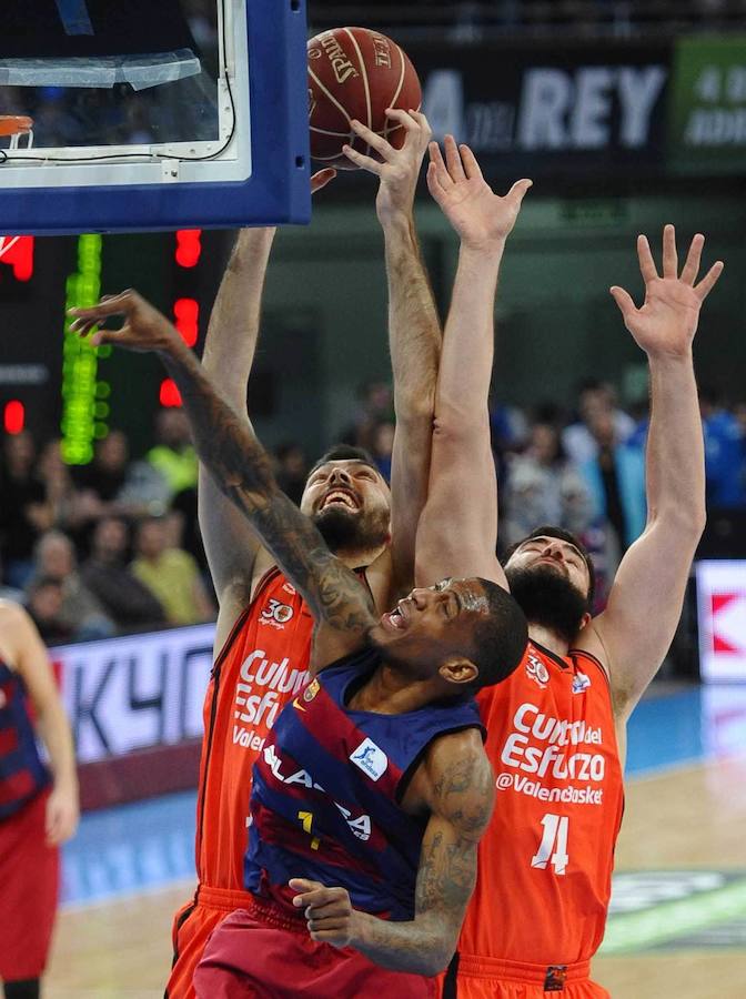 Fotos de la semifinal de Copa del Rey disputado entre el Barcelona y el Valencia Basket