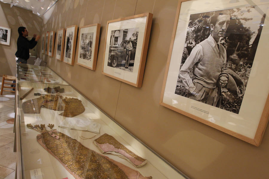 Fotos de la exposición dedicada al torero Manolete en el Ateneo Mercantil de Valencia