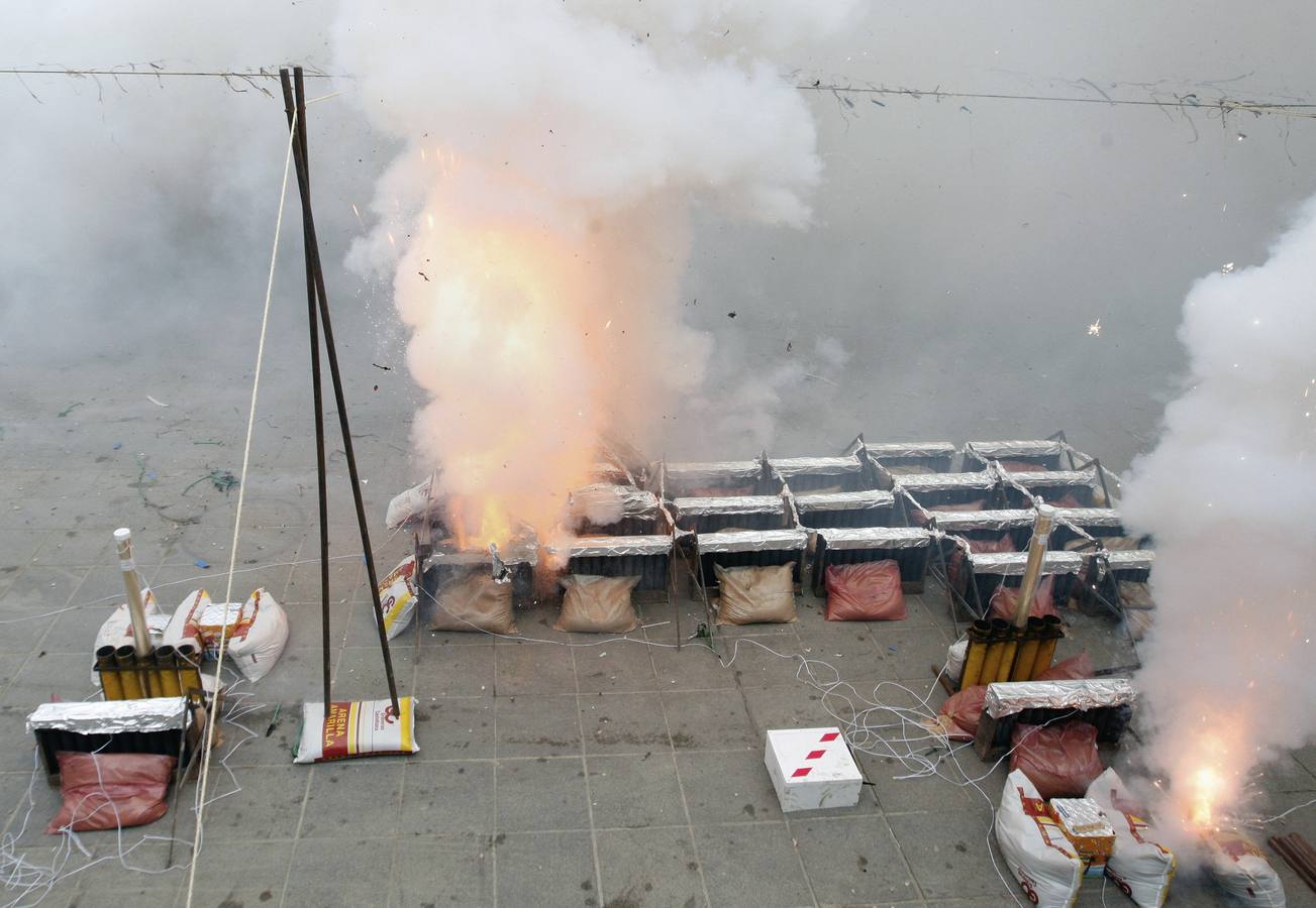 Fotos de la mascletà de Fallas del 28 de febrero, diseñada por un aficionado