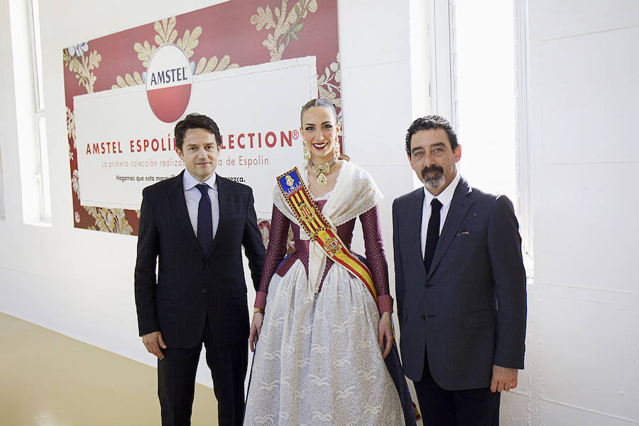 Fotos de la visita de Raquel Alario, fallera mayor de Valencia y su corte de honor a la fábrica de Amstel