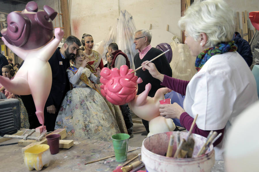 Fotos de la visita de las falleras mayores de Valencia a la Ciudad del Artista Fallero