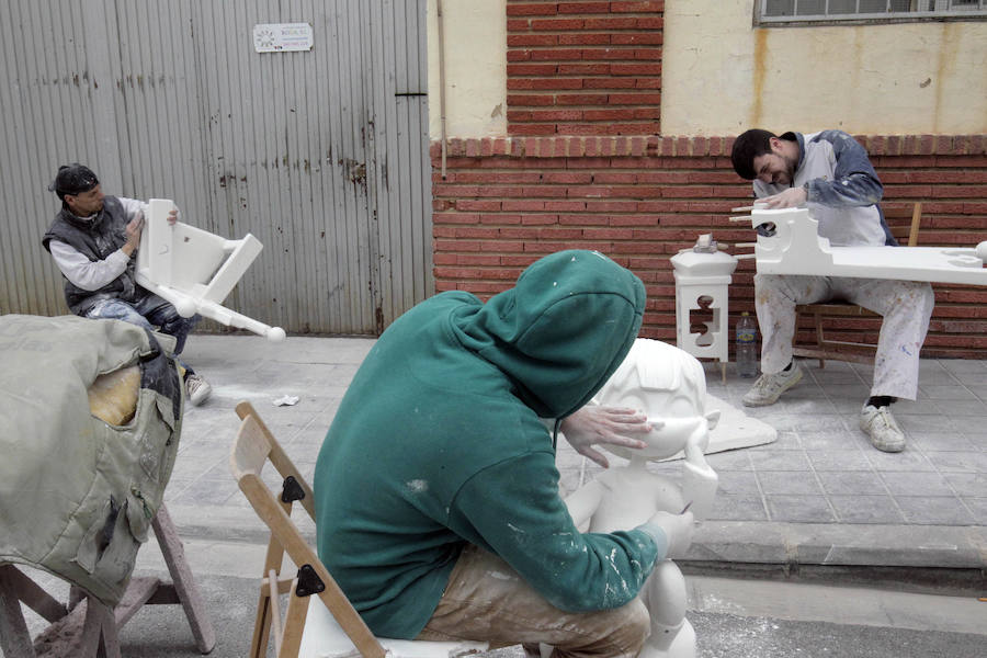 Fotos de la visita de las falleras mayores de Valencia a la Ciudad del Artista Fallero