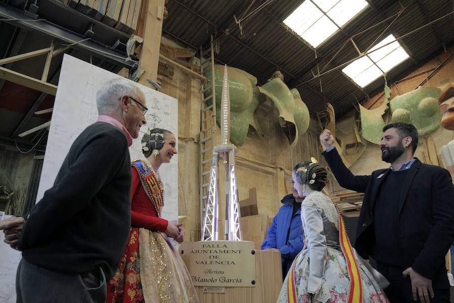 Fotos de la visita de las falleras mayores de Valencia a la Ciudad del Artista Fallero