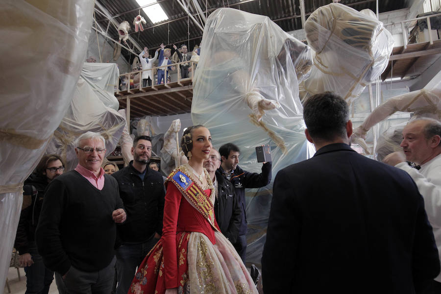 Fotos de la visita de las falleras mayores de Valencia a la Ciudad del Artista Fallero