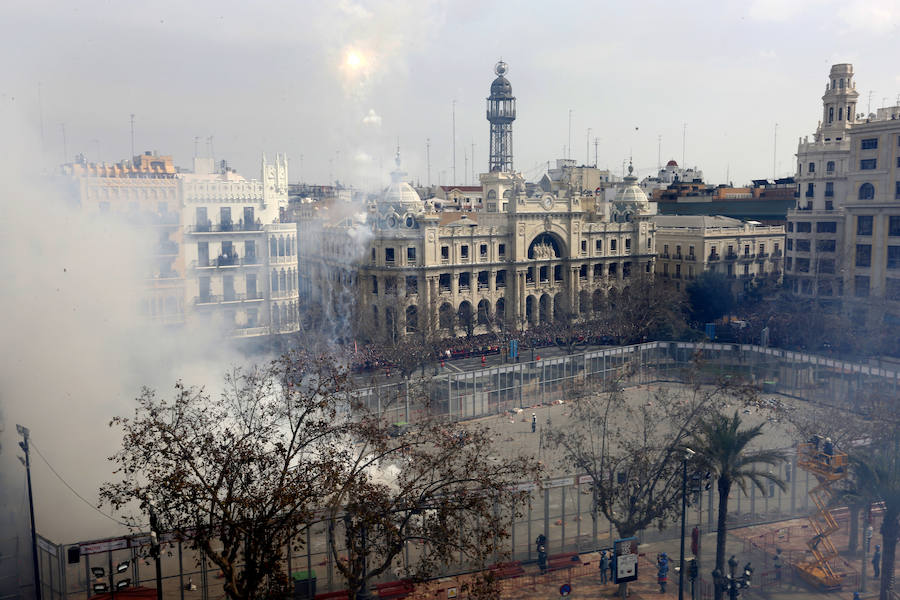 Búscate en las fotos de la tercera mascletà de las Fallas 2017, del 3 de marzo