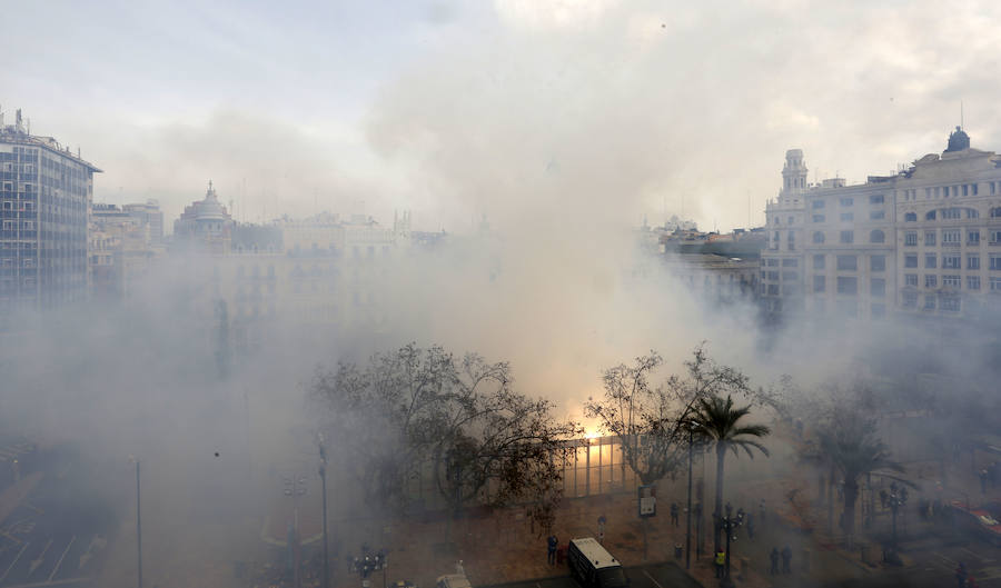 Búscate en las fotos de la tercera mascletà de las Fallas 2017, del 3 de marzo