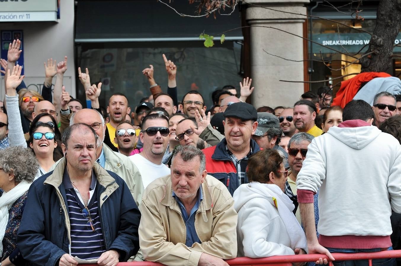 Búscate en las fotos de la tercera mascletà de las Fallas 2017, del 3 de marzo