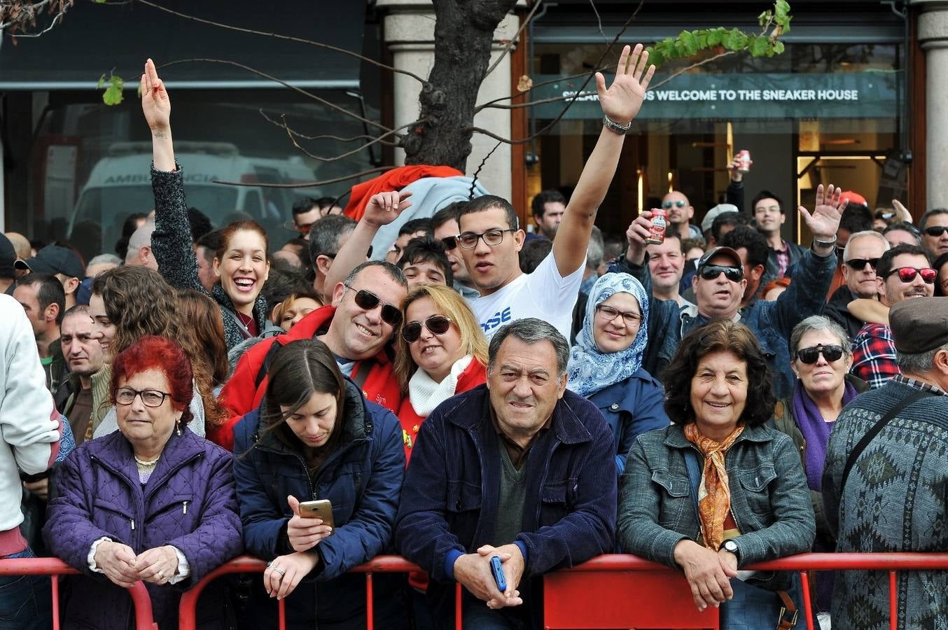 Búscate en las fotos de la tercera mascletà de las Fallas 2017, del 3 de marzo