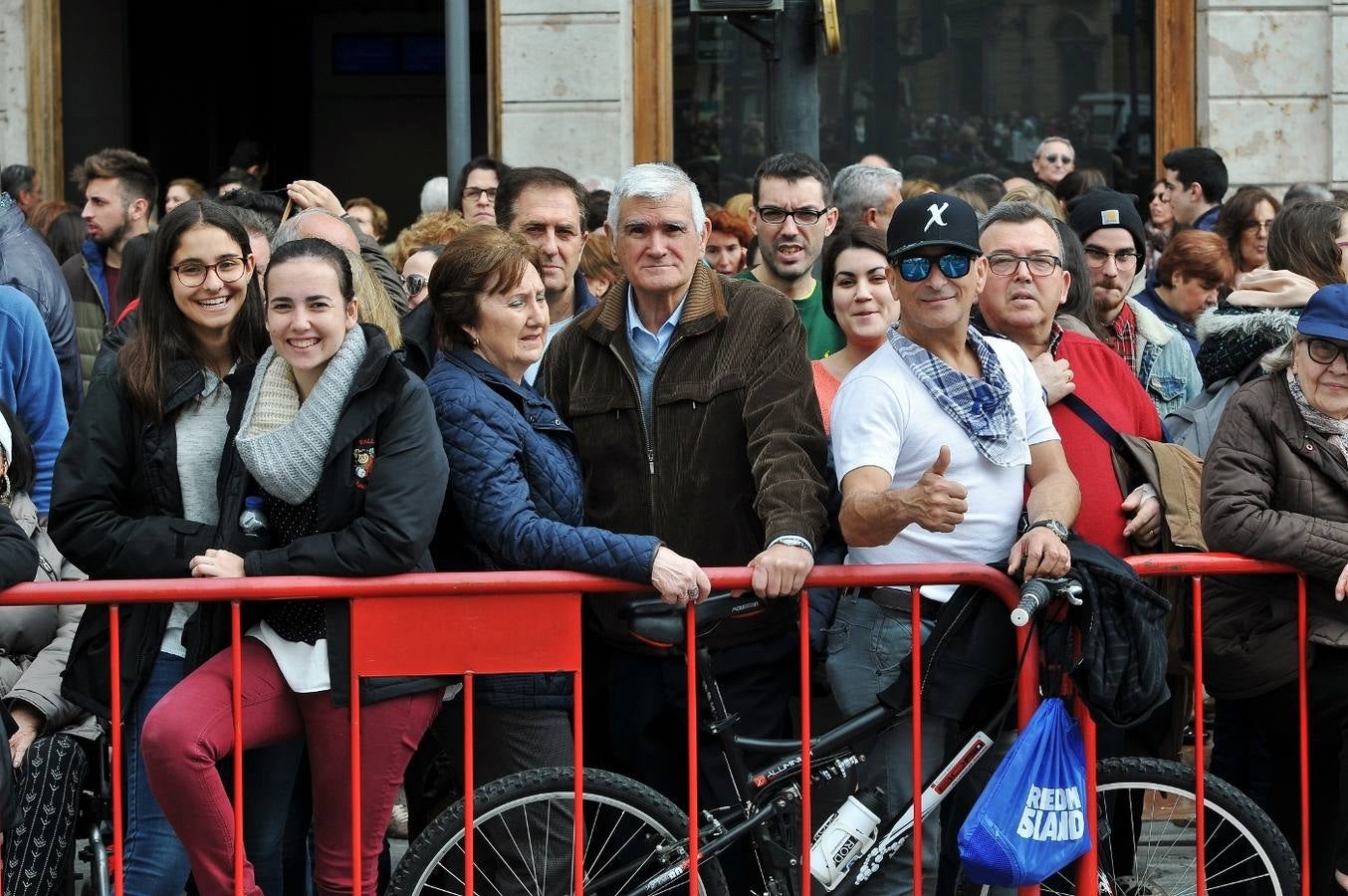 Búscate en las fotos de la tercera mascletà de las Fallas 2017, del 3 de marzo