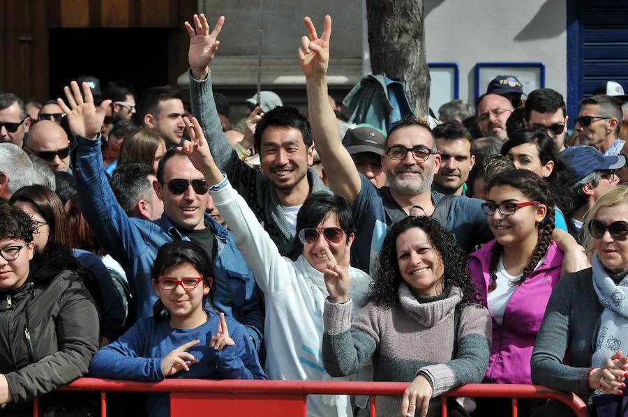 Fallas 2017 | Búscate en las fotografías de la mascletà de Ricardo Caballer en la plaza del Ayuntamiento