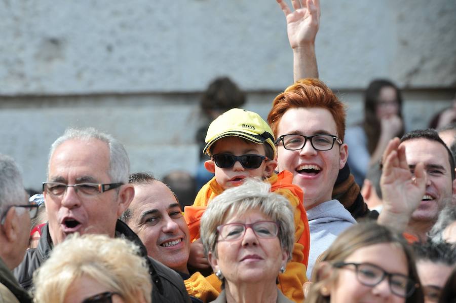 Fallas 2017 | Búscate en las fotografías de la mascletà de Ricardo Caballer en la plaza del Ayuntamiento