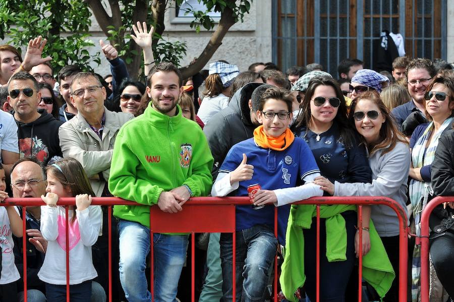 Fallas 2017 | Búscate en las fotografías de la mascletà de Ricardo Caballer en la plaza del Ayuntamiento