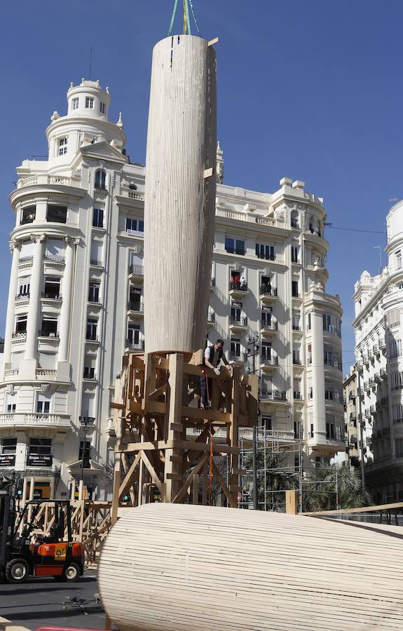 Fotos de la plantà de la falla del Ayuntamiento