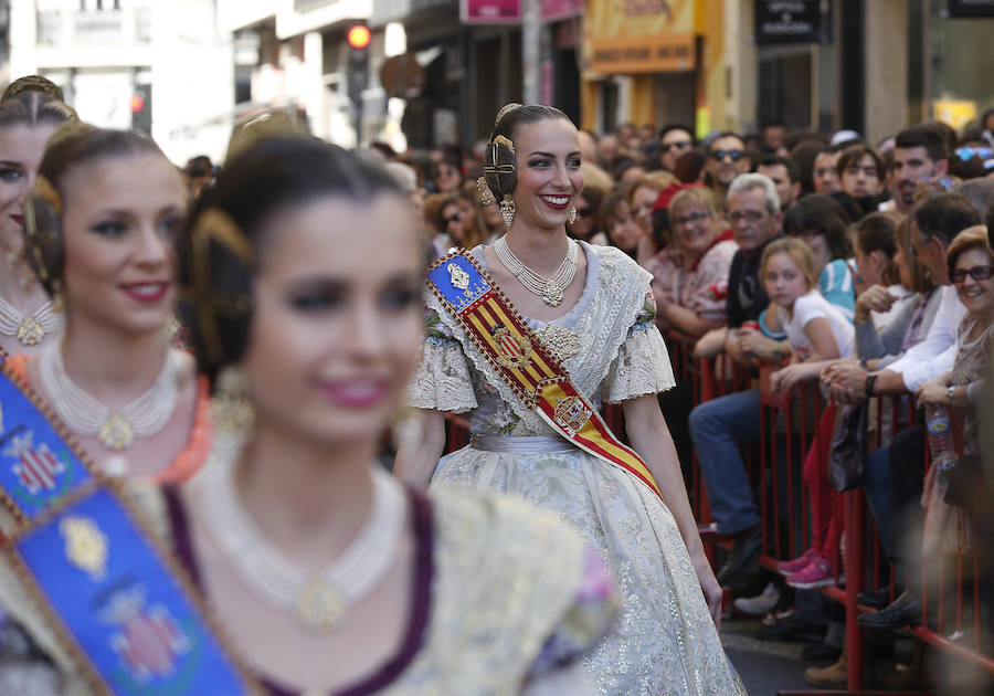 Fotos de las veinticuatro horas con la fallera mayor de Valencia Raquel Alario