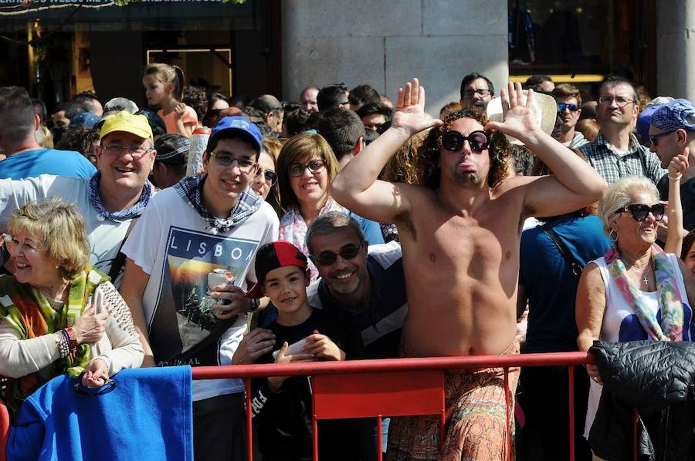 Fotos de la mascletà del sábado 11 de marzo de 2017 de Pirotecnia Tomás de Benicarló. Búscate