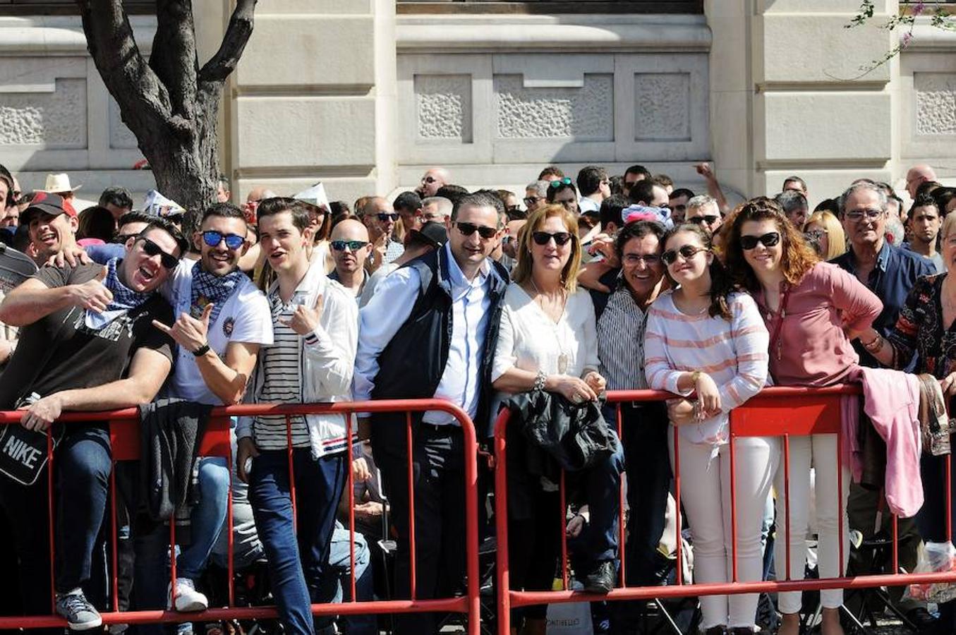 Fotos de la mascletà del sábado 11 de marzo de 2017 de Pirotecnia Tomás de Benicarló. Búscate