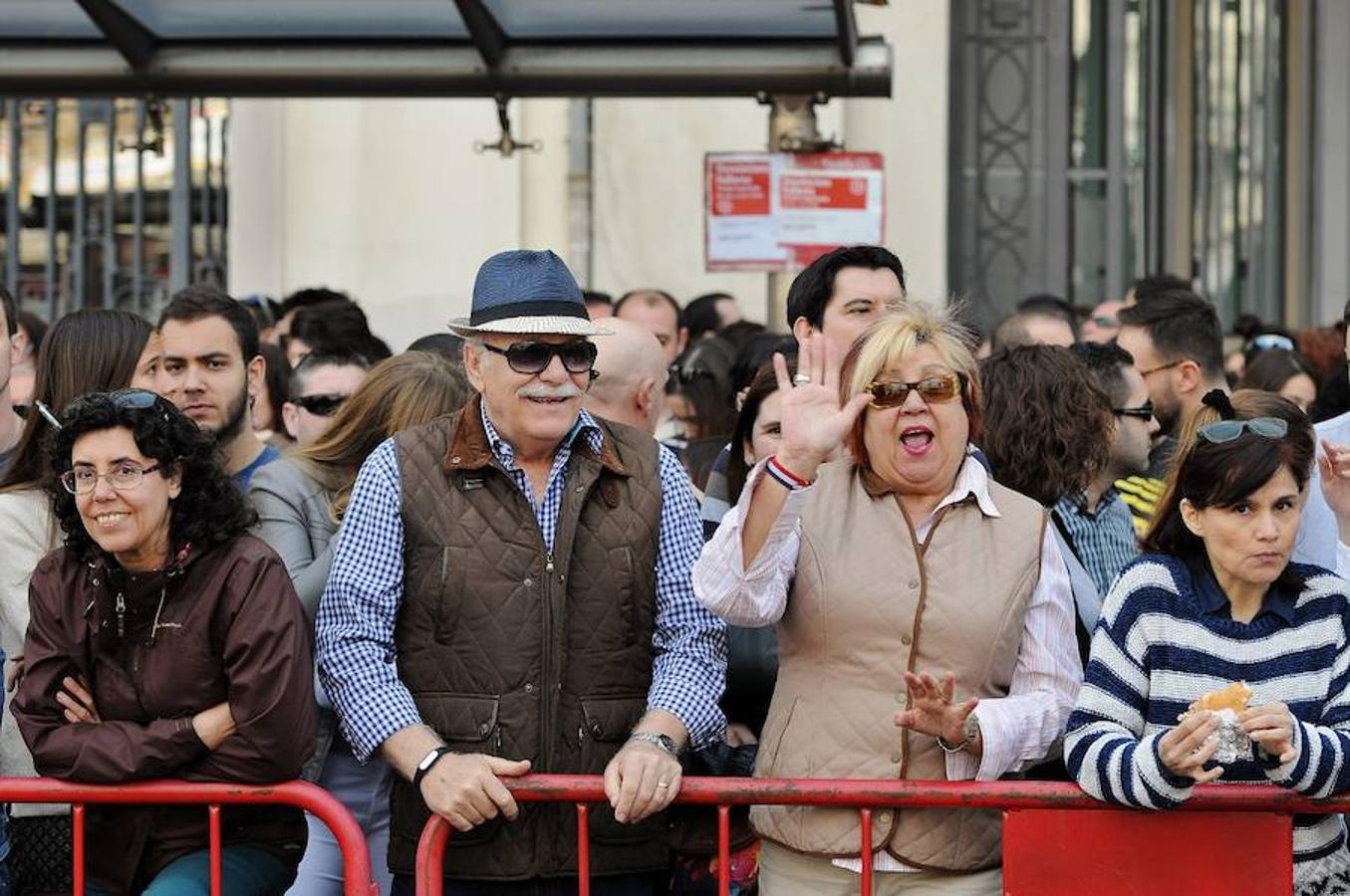 Fotos de la mascletà del sábado 11 de marzo de 2017 de Pirotecnia Tomás de Benicarló. Búscate