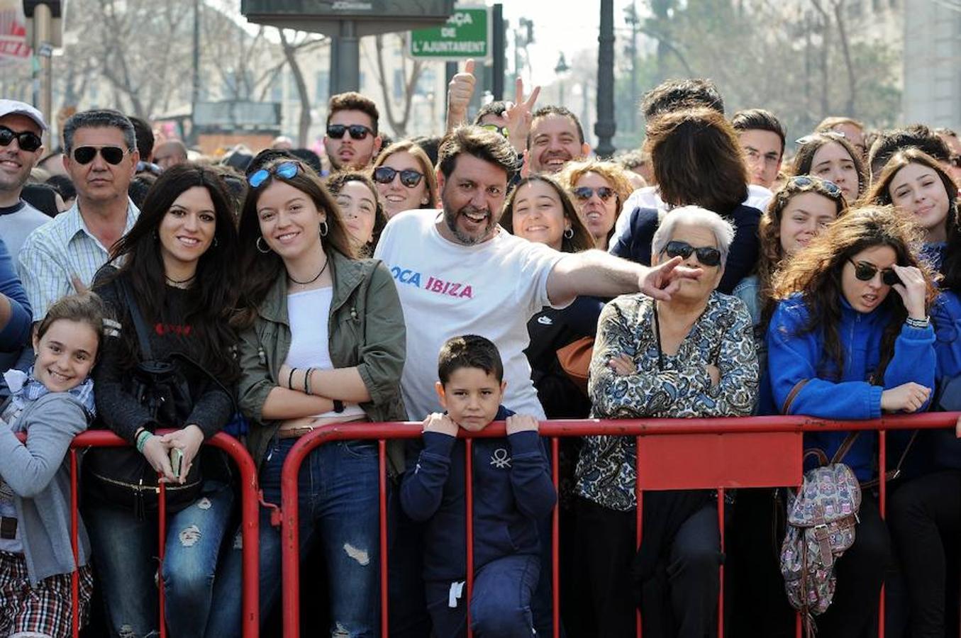 Fotos de la mascletà del sábado 11 de marzo de 2017 de Pirotecnia Tomás de Benicarló. Búscate