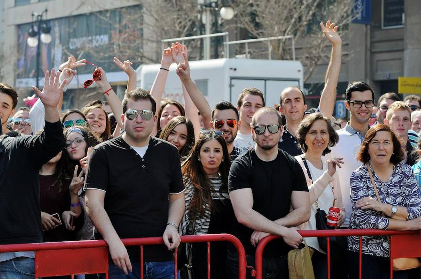 Fotos de la mascletà del sábado 11 de marzo de 2017 de Pirotecnia Tomás de Benicarló. Búscate