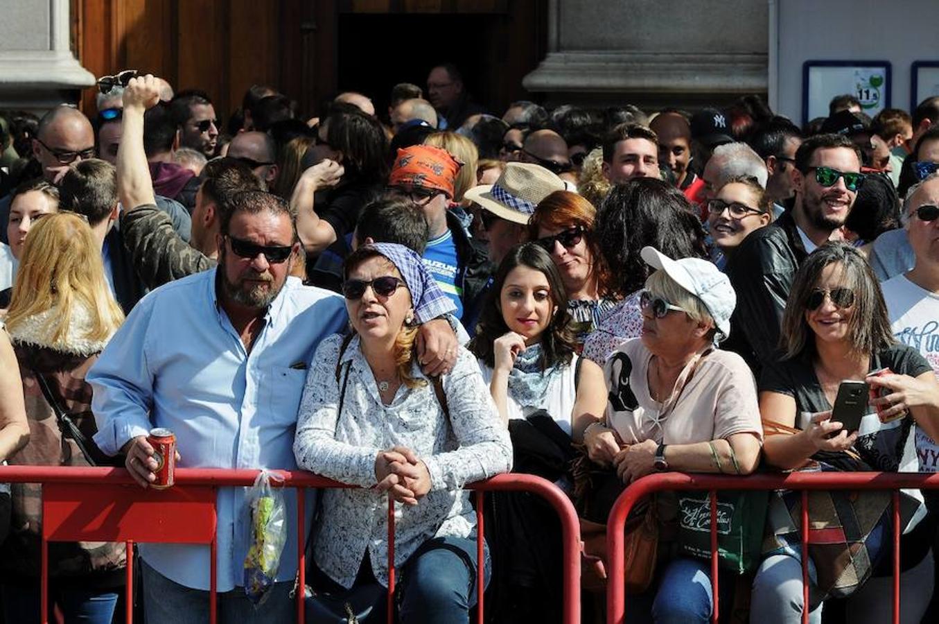 Fotos de la mascletà del sábado 11 de marzo de 2017 de Pirotecnia Tomás de Benicarló. Búscate