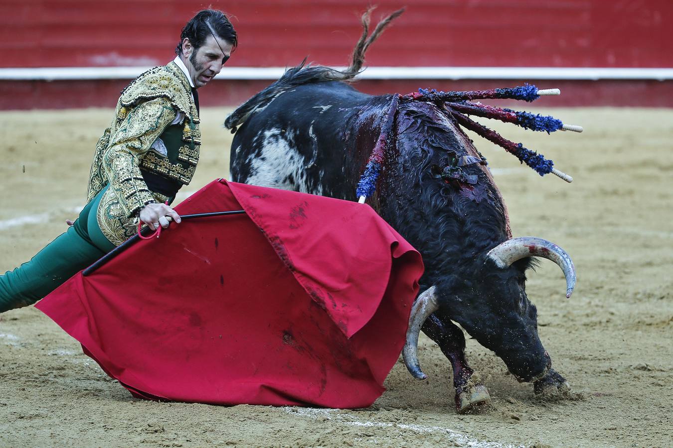 Fotos de la cogida y la faena de Juan José Padilla en la feria de Fallas de Valencia