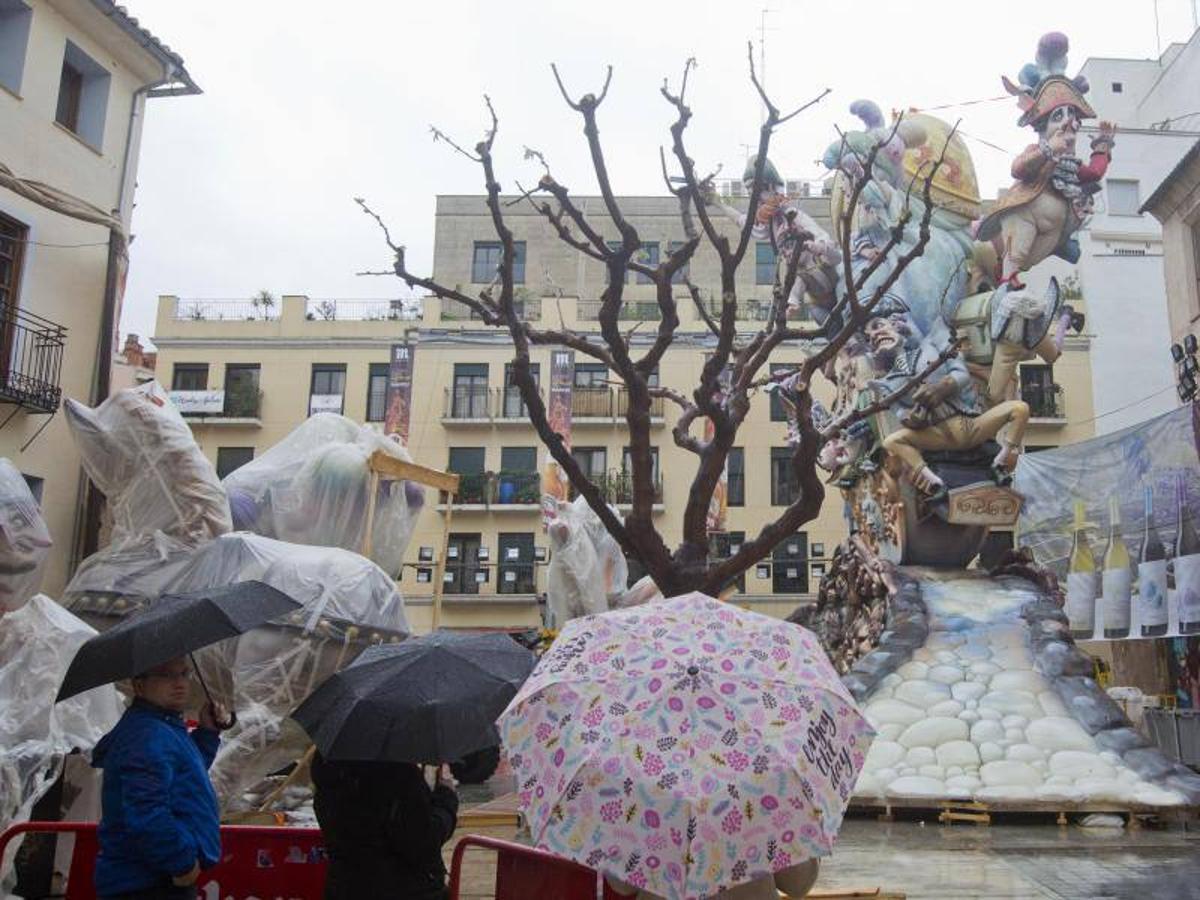 Fotos de los daños de la lluvia y el temporal en las Fallas de Valencia 2017