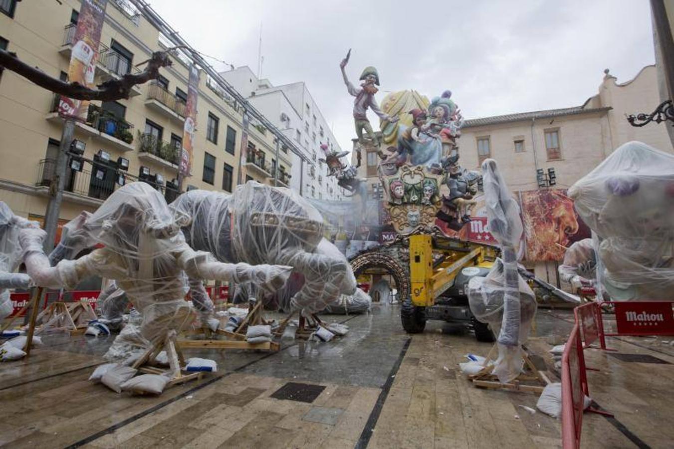 Fotos de los daños de la lluvia y el temporal en las Fallas de Valencia 2017